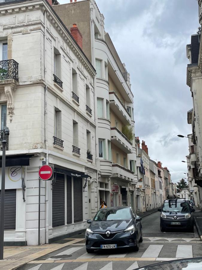 Grand F1 Au Centre-Ville De فيشي المظهر الخارجي الصورة